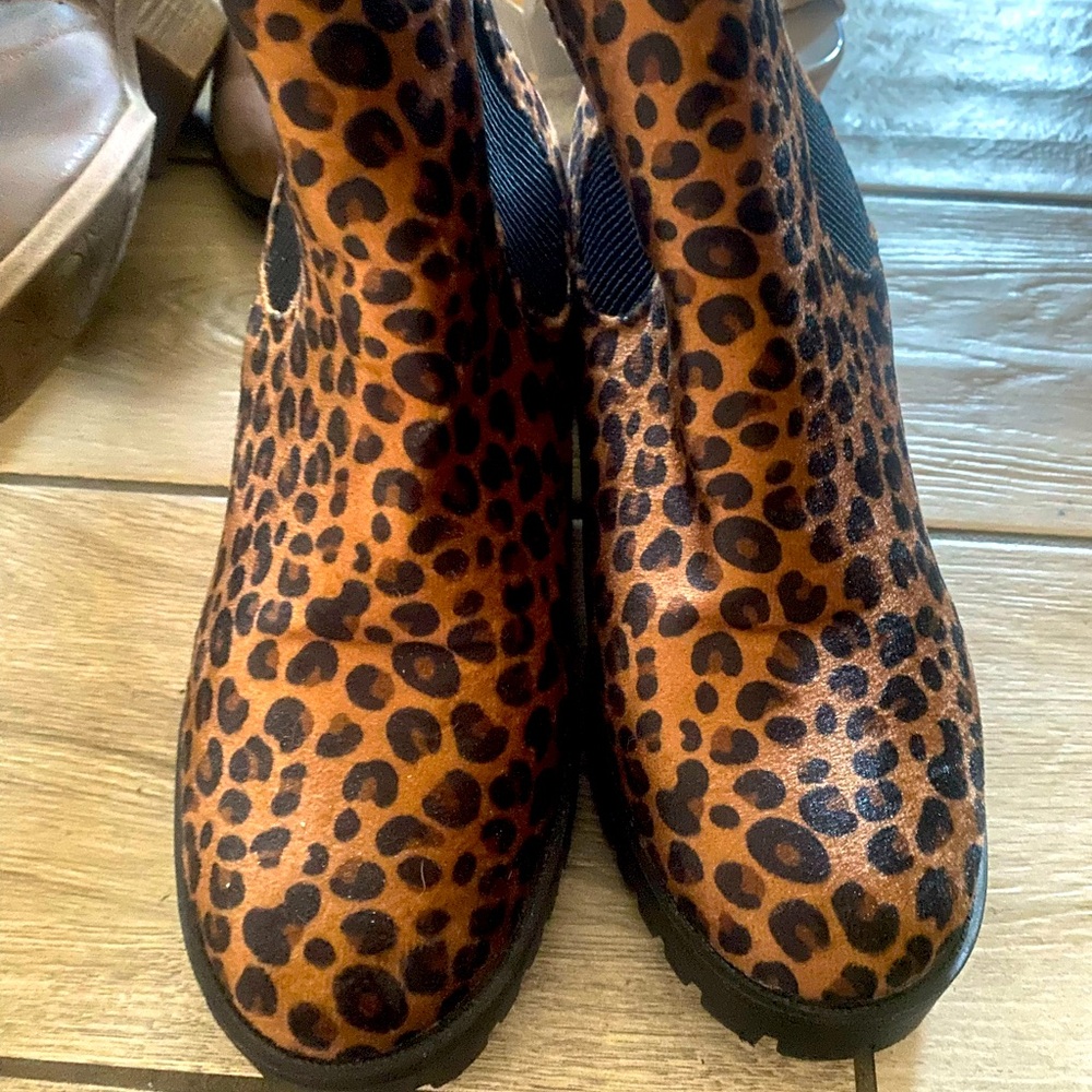 Size 6 booties warm soft cute